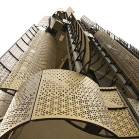 Arc-shaped carved aluminum veneer