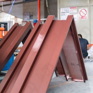 Edge-wrapped special-shaped aluminum veneer